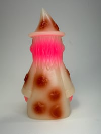 Image 2 of GLOW IN THE DARK WIZARD (CARAMEL/NEON PINK)