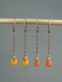 Image 3 of Boucles d'oreilles mini goutte jaune