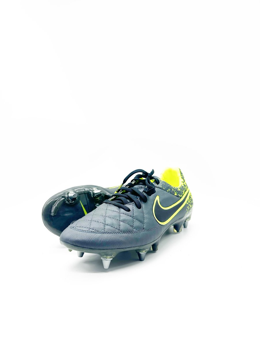 Image of Nike Tiempo V SG GREY