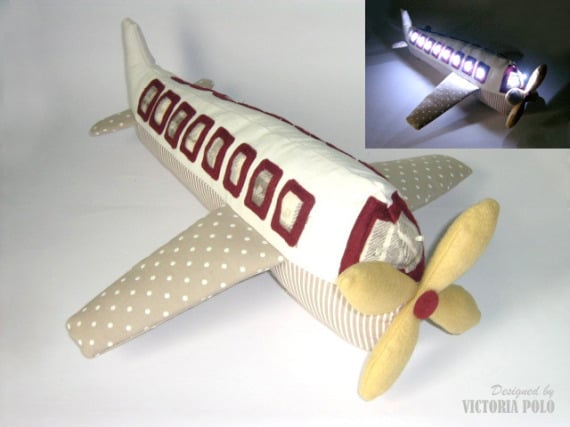 Image of Avión con luces quitamiedos. Patrones de costura (PDF)