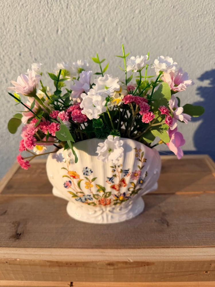 Image of Aynsley Shell Vase 