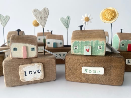 Thimbleville- Bee hive garden wooden blocks 