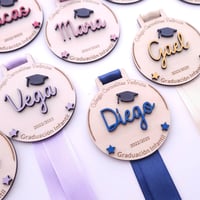 Image 4 of ​Medalla de Graduación Infantil Personalizada | Regalo Fin de Curso Colegio | Graduación 