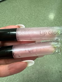 Image 2 of Mia’s lip gloss