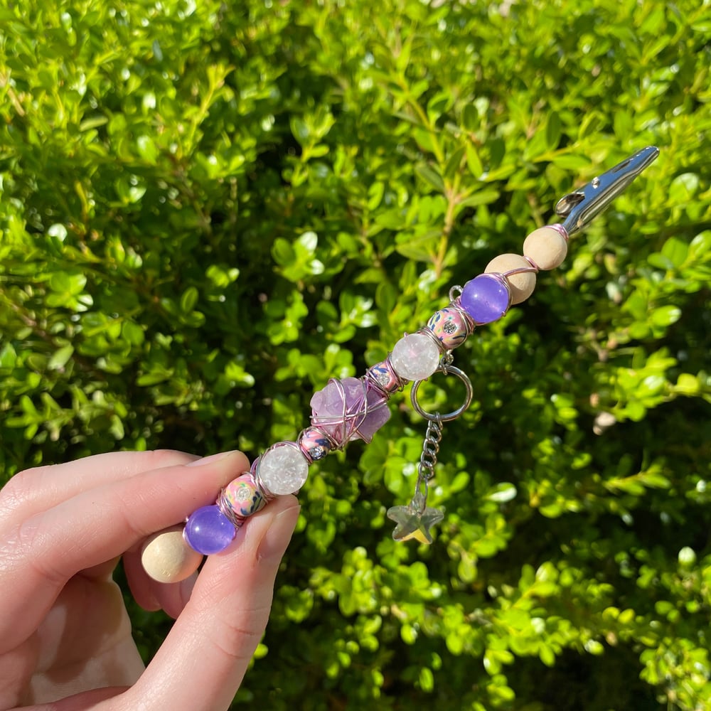 Image of pretty & periwinkle roach clip 