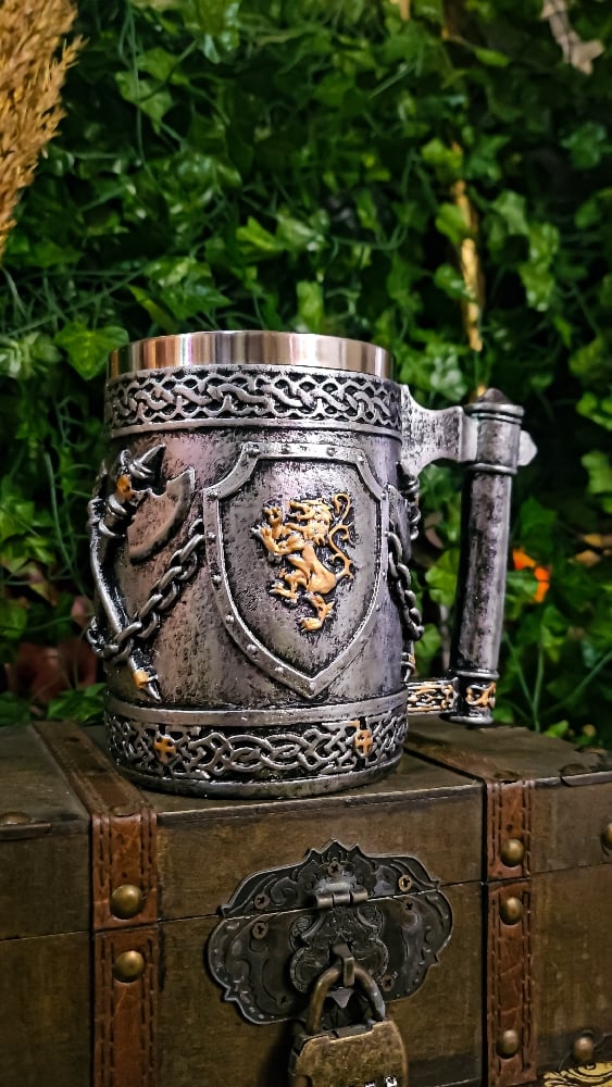👑The Armored Kingdom Roaring Lion Crest Mug 