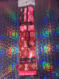 Red and pink twilly