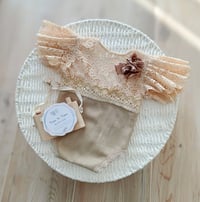 Image 1 of Photoshoot romper Felice • 0-3 months • beige • flowers 