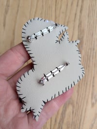 Image 3 of Pigeon Love Brooch