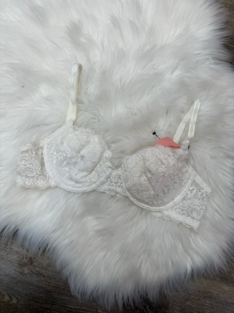 Image of Ralph Lauren Vintage White Lace Bra - 36A