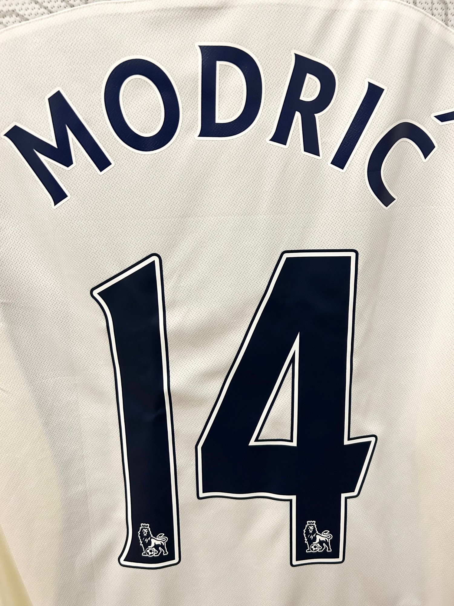 Image of Tottenham Hotspur “MODRIĆ 14” 2009/10 Home Shirt + PL patches (XL)