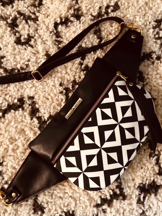 Geometric Print Crossbody Bag With Purse
