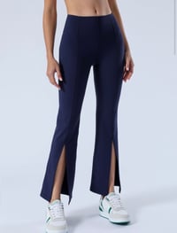 Image 2 of Smooth Flat FLUTTER LEGGING