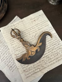 Image 5 of Magnifique Kartika, couteau rituel tibétain en forme de croissant de lune, bronze massif, 1950-70