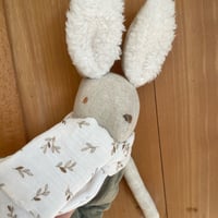 Image 3 of LAPIN 32 CM COLLECTION BRANCHE D’OLIVIER