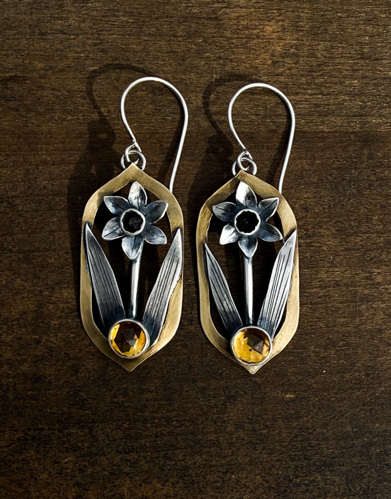 Image of Trumpets of Spring Daffodil Earrings