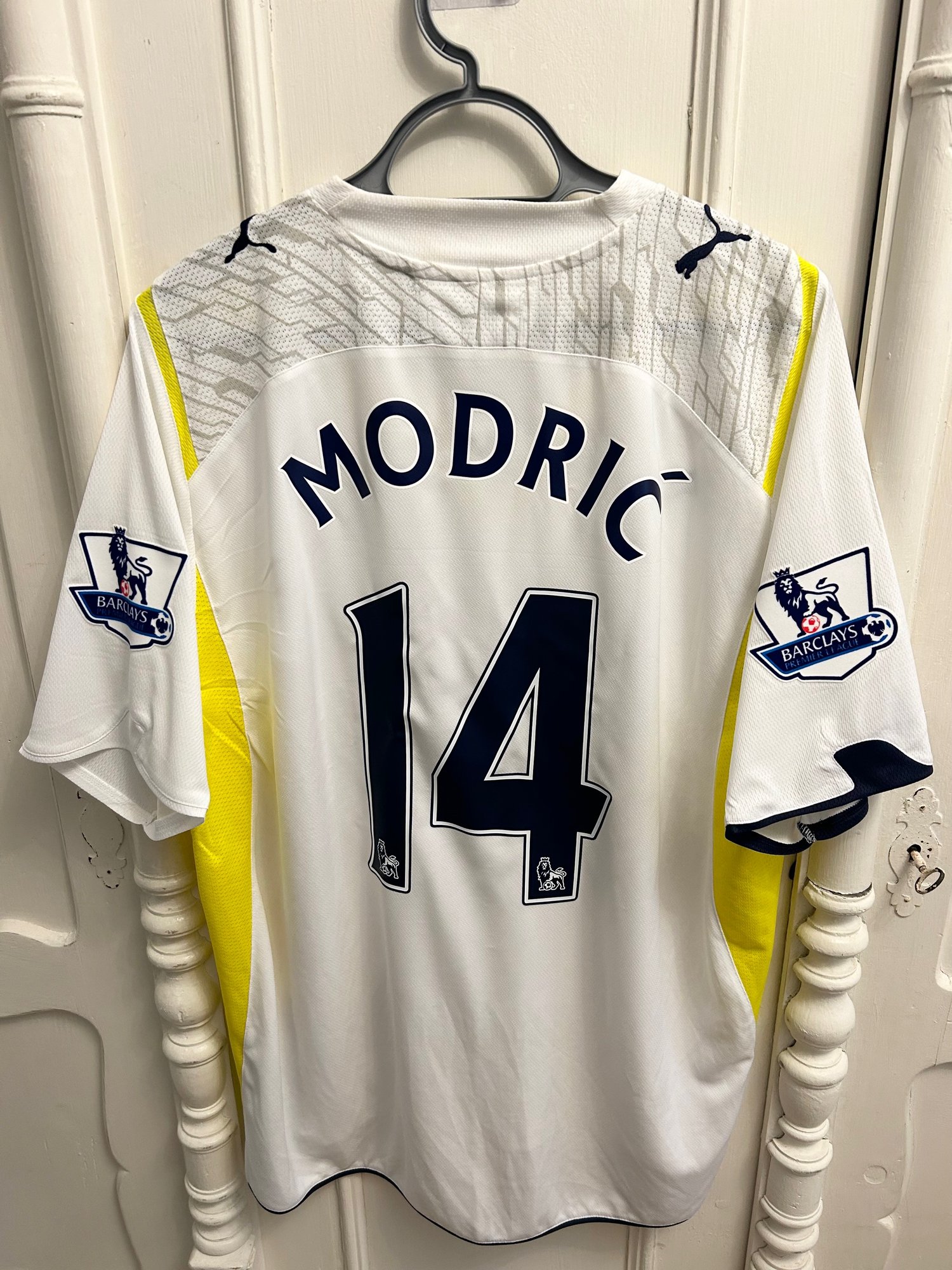 Image of Tottenham Hotspur “MODRIĆ 14” 2009/10 Home Shirt + PL patches (XL)