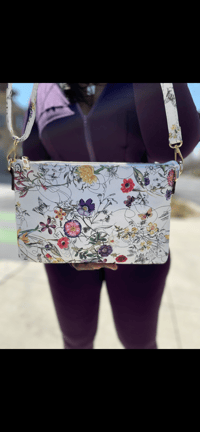 Image 2 of White floral handbag/clutch