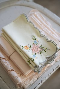 Image 2 of Lot de 5 serviettes brodées en couleurs