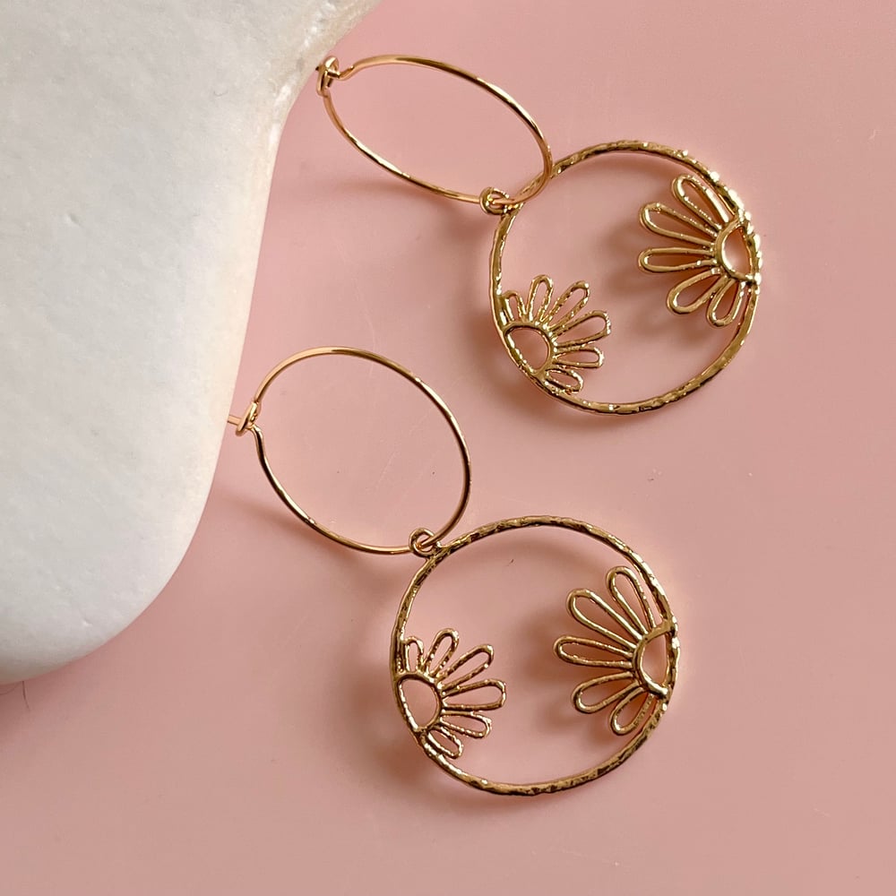 Image of Circle of Flowers earrings 