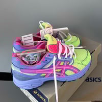 Image 2 of 3 sizes: us5/eu37.5, us6/eu39, us7/eu40