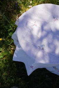 Image 6 of Petite nappe brodée