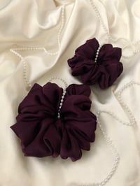 Image 9 of SCRUNCHIE OVERSIZED PLUM/ŚLIWKA