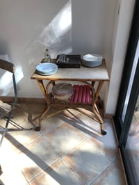 Image 2 of Table à roulette rotin vintage