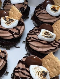 Image 1 of Cupcakes - 1 Dozen
