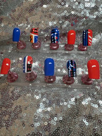 Image 1 of  Set of 10 gel press on nails size medium as shown in photo