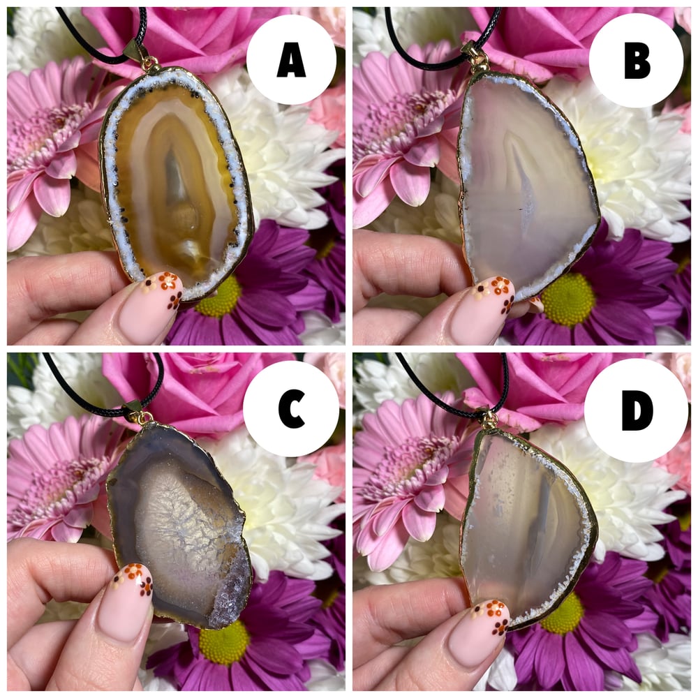 Image of Agate Pendant Necklace