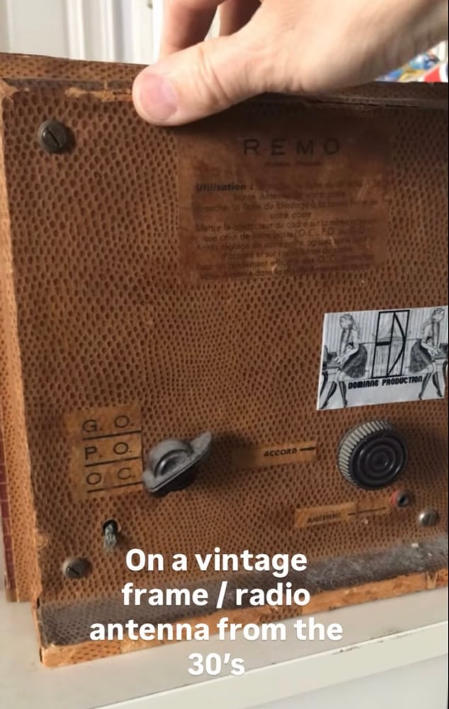 Image of Radio pin-up 