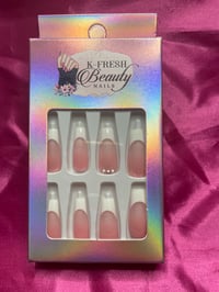 Nails - Medium (French)