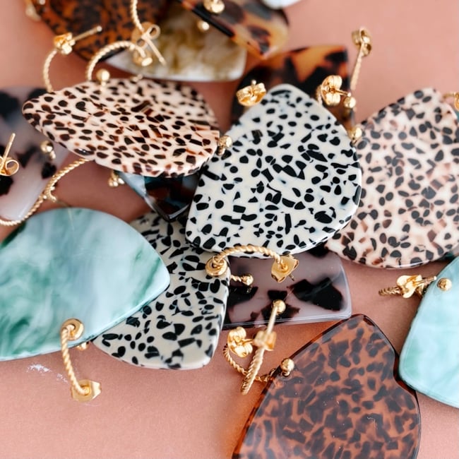 LOU  | Boucles d'oreilles en acier inoxydable doré & grand pendentif en acétate