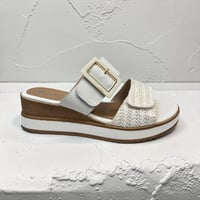 Image 1 of REMONTE D6463-80 WHITE COMBO