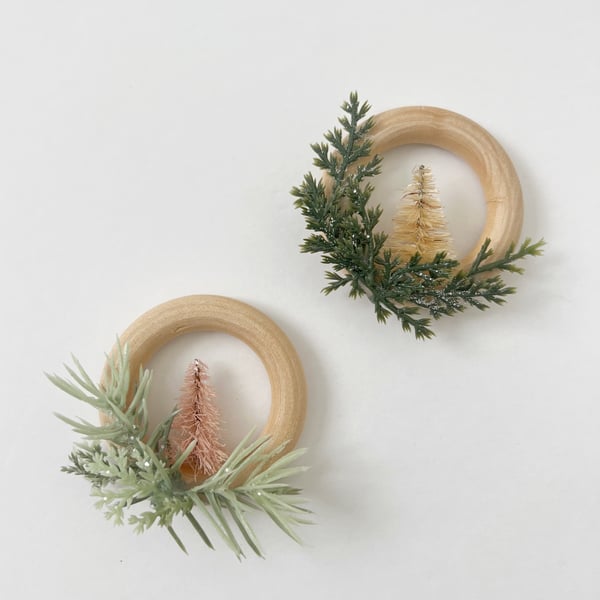 Image of Wreaths with Mini Tree 