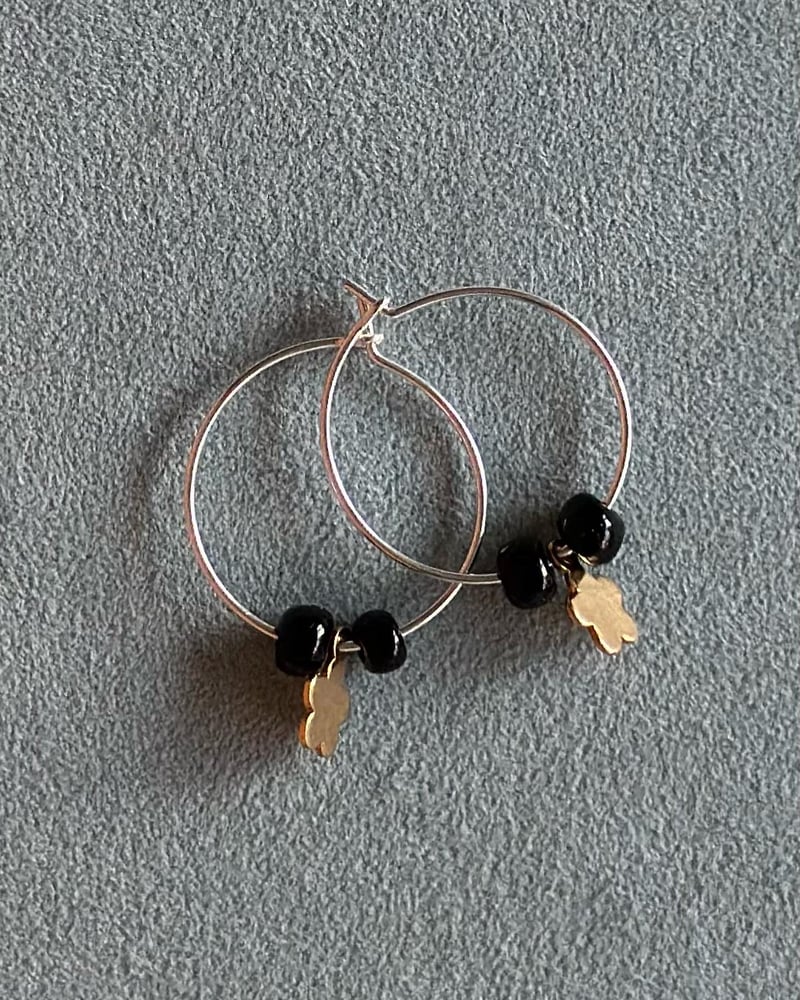 Image of Earrings with flowers and onyx