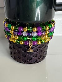 Image 1 of Mardi Gras Tumbler Bracelet Stack – Green, Purple & Gold Beaded Cup Accessory