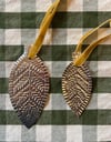 Decorative foil leaves