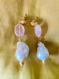Image 3 of BAROQUE PEARL & PINK MORGANITE EARRING