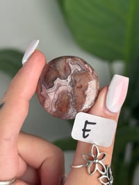 Image 7 of SANGRIA LACE AGATE MINI FLAT STONES
