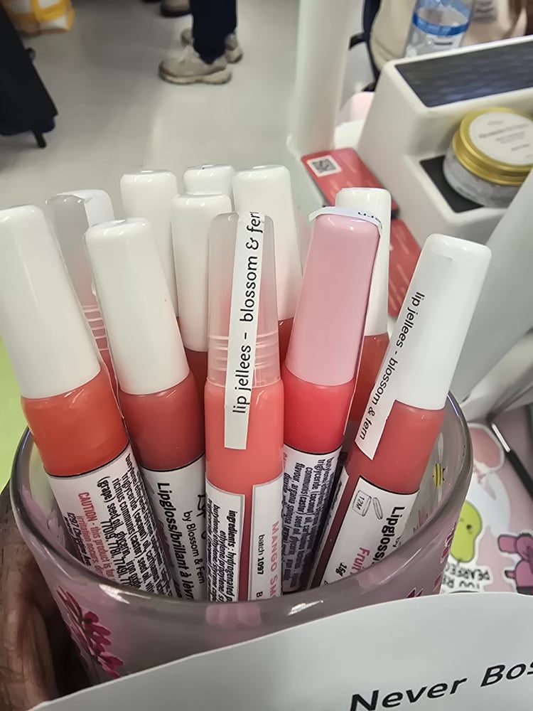 Image of 3 lip jellees