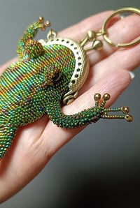 Image 3 of Beaded Frog Coin Purse