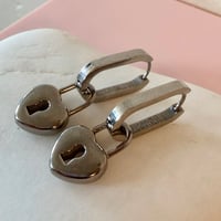 Image 6 of Oval Huggies with Lock (Stainless)