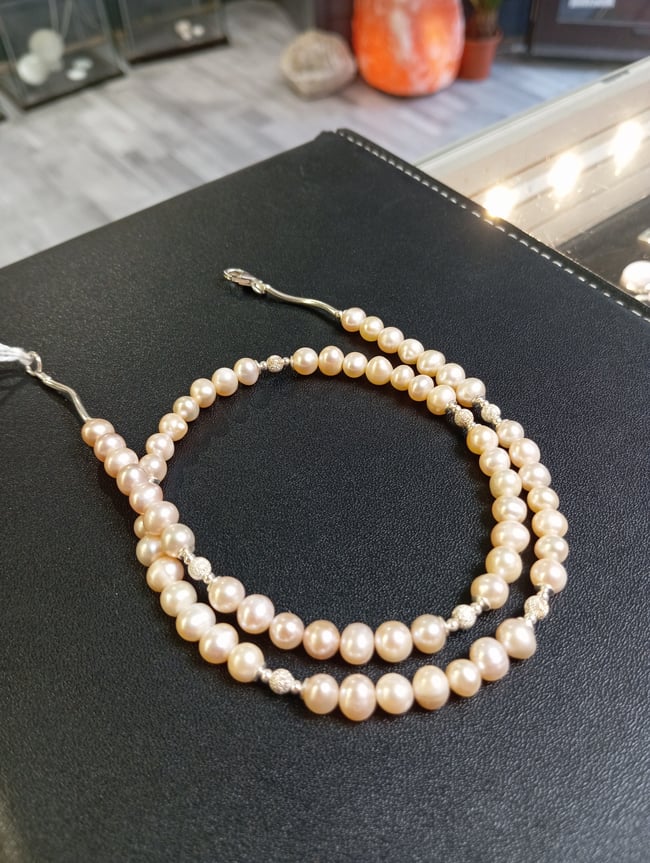 Collier perles roses 