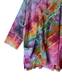 Image 5 of L 100% Cotton Forager Top in Euphoria Geode Ice Dye