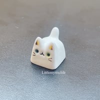 Image 3 of White heterochromia Kitty Ceramic Keycap 1