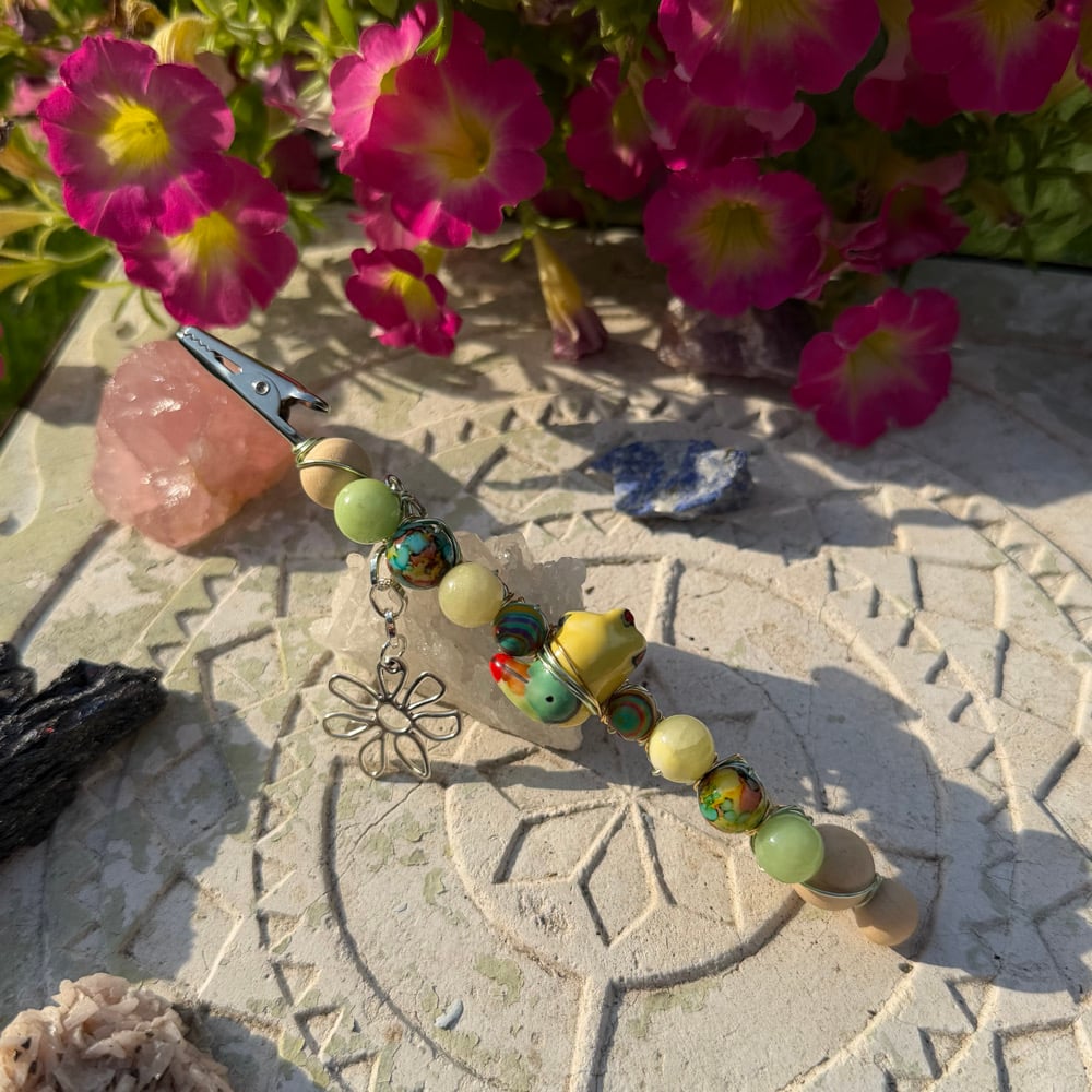 Image of tucan friend roach clip