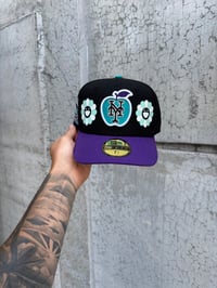 Image 4 of MULTI TONE PURPLE VISOR NEW YORK METS CUSTOM FITTED CAP