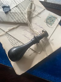 Image 1 of Sceau Napoleon III, en bois tourné noirci, XIXème siecle, Monogramme C E- platine ronde